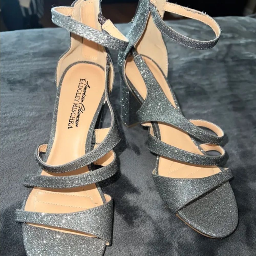 NWOT Badgley Mishka American glamour silver‎ heels 7